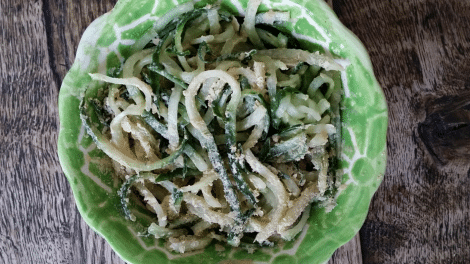 komkommer spaghetti met edelgist