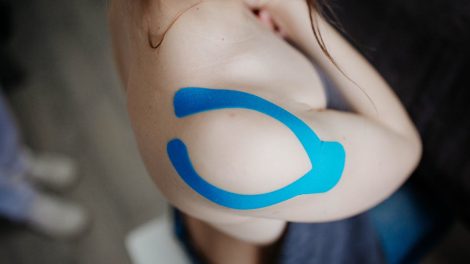 Ik heb pijn in mijn schouder met uitstraling naar mijn armhand, wat moet ik doen